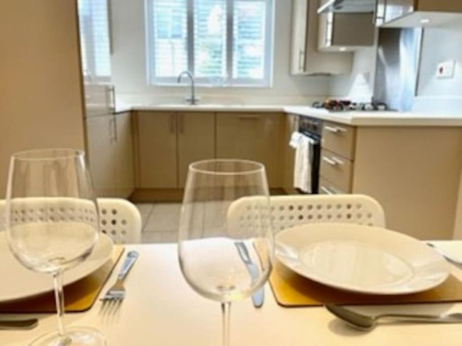 Modern Town House In Cotswolds - 3 Double Bedrooms Witney Exteriér fotografie