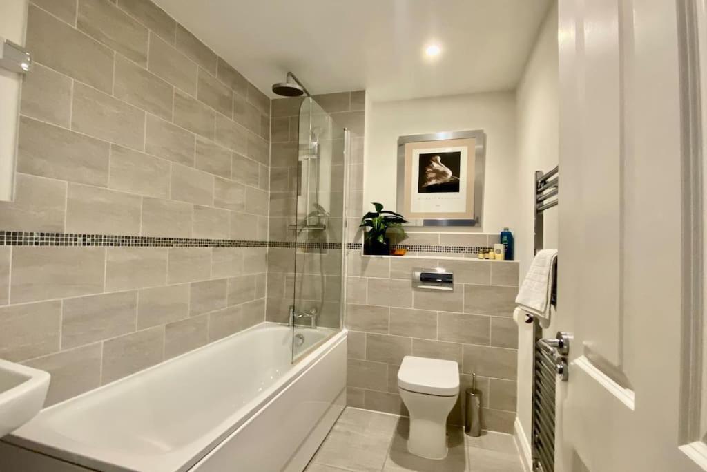 Modern Town House In Cotswolds - 3 Double Bedrooms Witney Exteriér fotografie