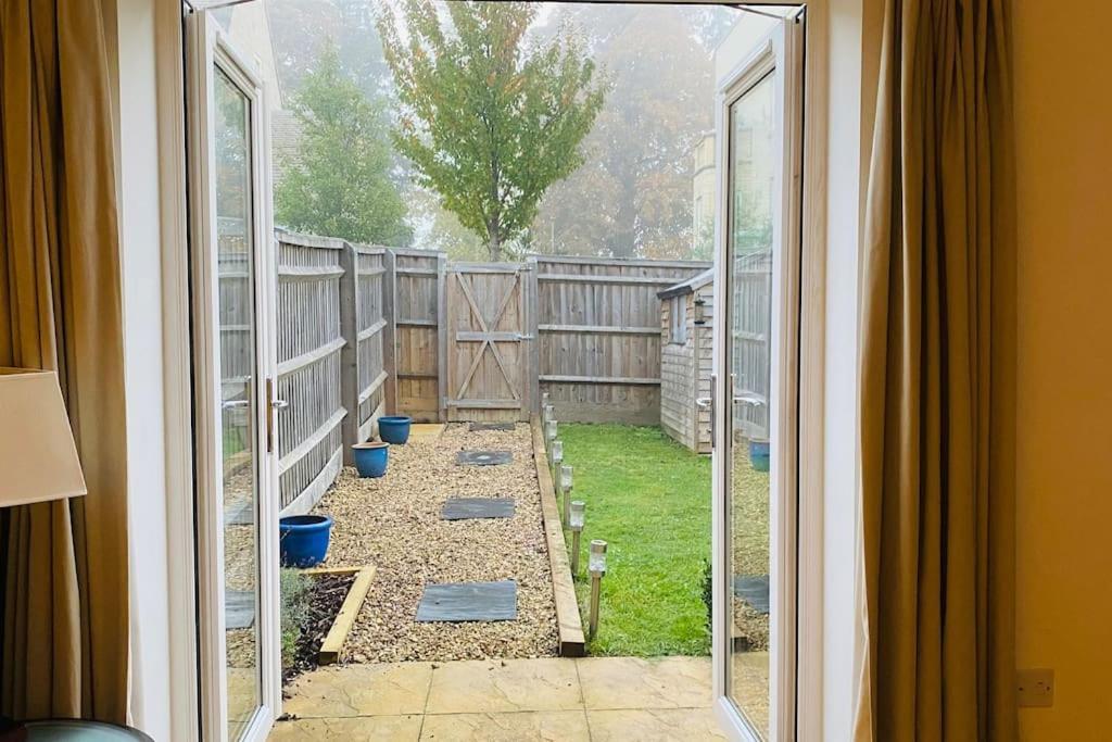 Modern Town House In Cotswolds - 3 Double Bedrooms Witney Exteriér fotografie