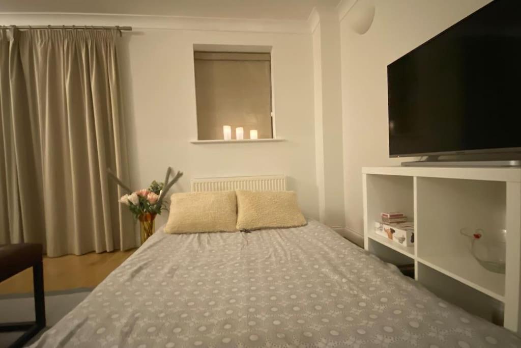 Modern Town House In Cotswolds - 3 Double Bedrooms Witney Exteriér fotografie