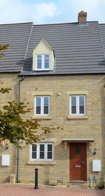 Modern Town House In Cotswolds - 3 Double Bedrooms Witney Exteriér fotografie