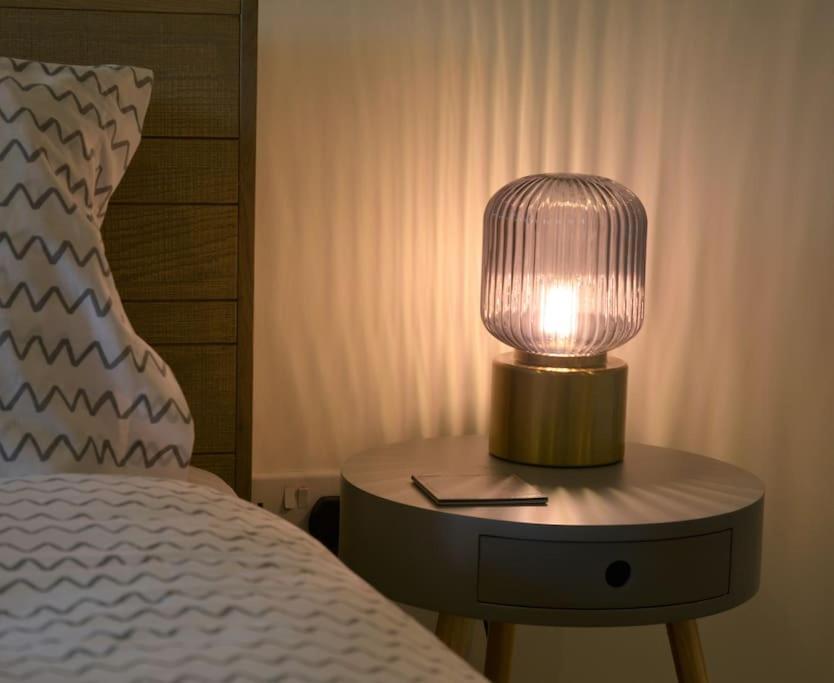 Modern Town House In Cotswolds - 3 Double Bedrooms Witney Exteriér fotografie