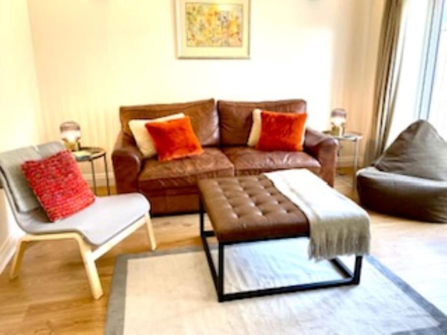 Modern Town House In Cotswolds - 3 Double Bedrooms Witney Exteriér fotografie