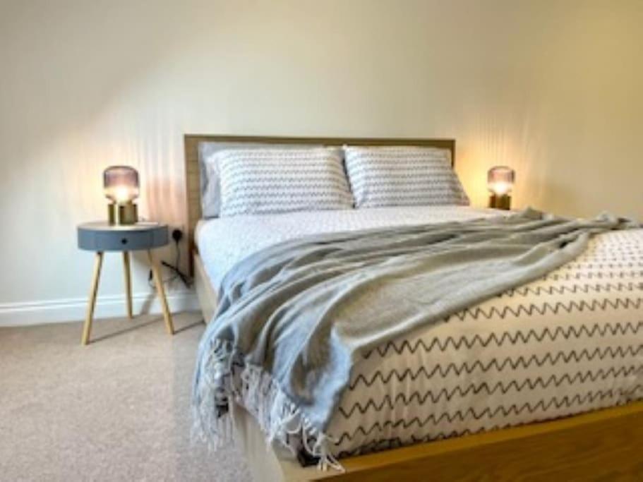 Modern Town House In Cotswolds - 3 Double Bedrooms Witney Exteriér fotografie