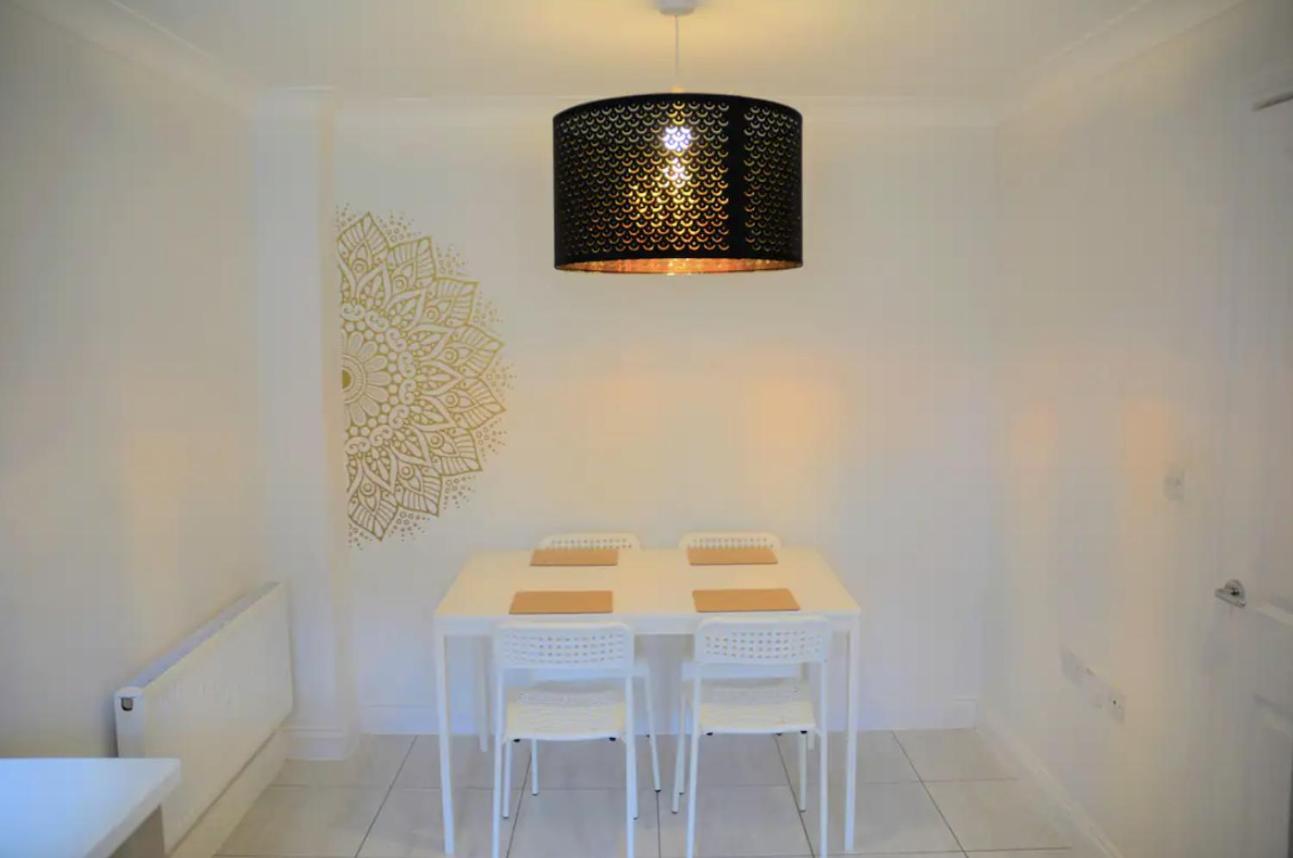 Modern Town House In Cotswolds - 3 Double Bedrooms Witney Exteriér fotografie