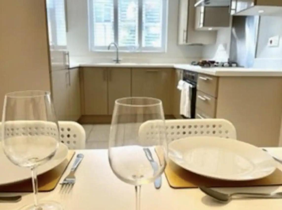 Modern Town House In Cotswolds - 3 Double Bedrooms Witney Exteriér fotografie