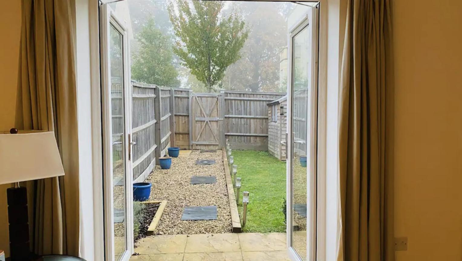Modern Town House In Cotswolds - 3 Double Bedrooms Witney Exteriér fotografie